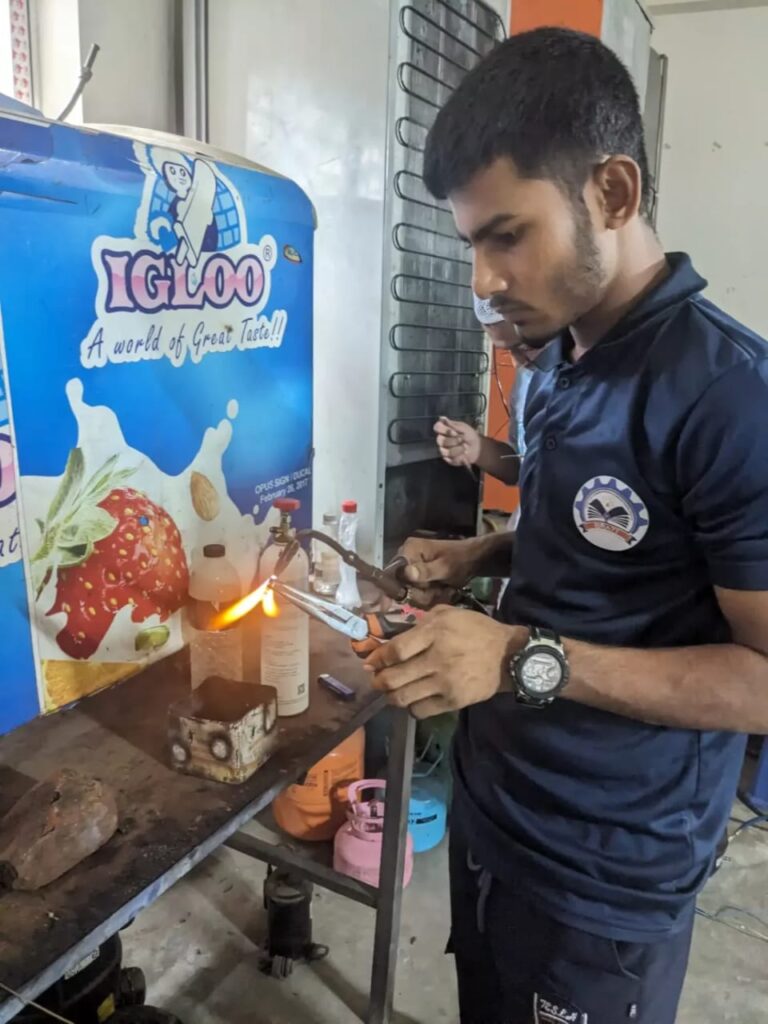 রেফ্রিজারেটর বা ফ্রিজ মেরামত প্রশিক্ষন